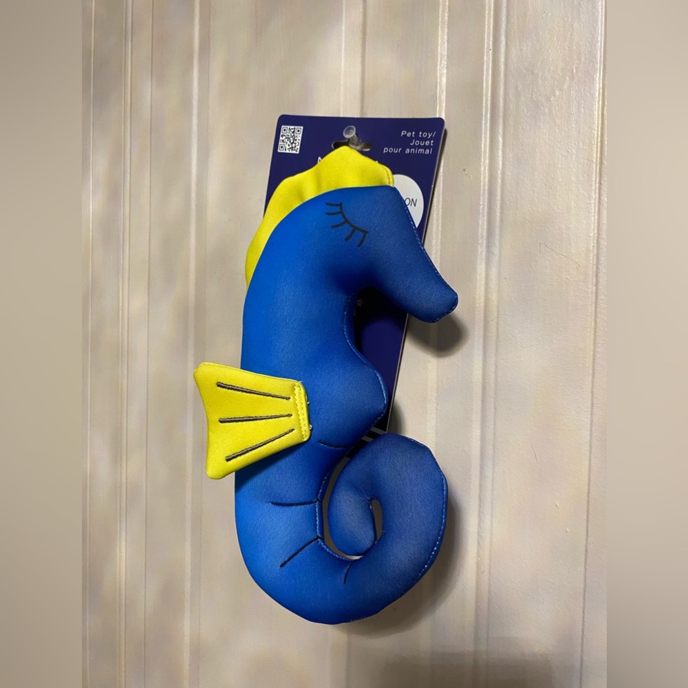 - Brand New Multicolor Seahorse Náutica Dog Toy 10” Clinker & Squeaker